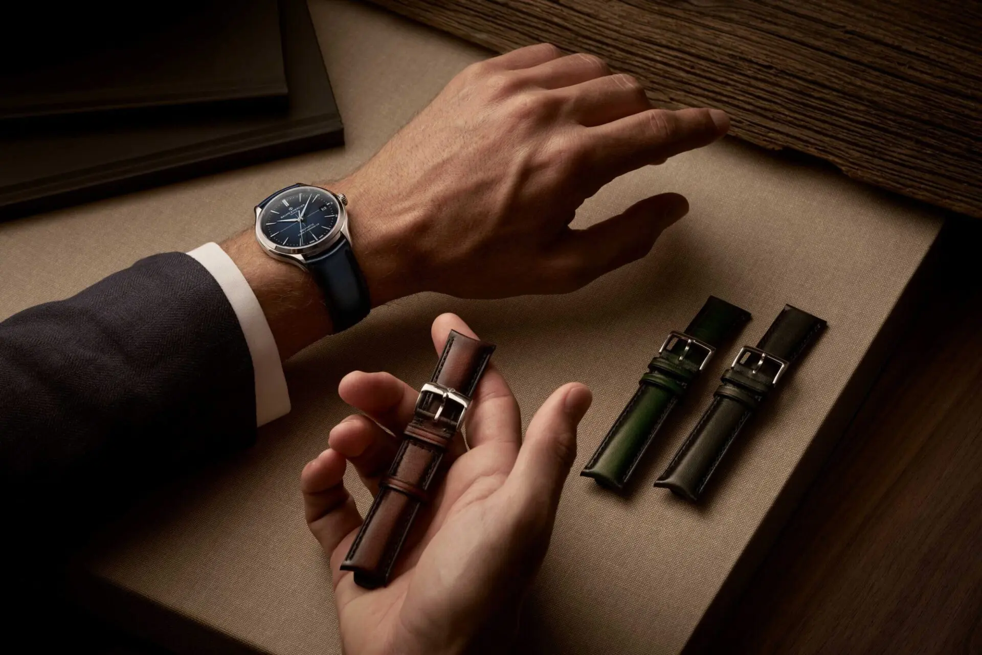 At-the-core-of-the-collection-are-handcrafted-calfskin-straps,-treated-with-a-nuanced-patina-that-enhances-the-vintage-appeal-of-each-model