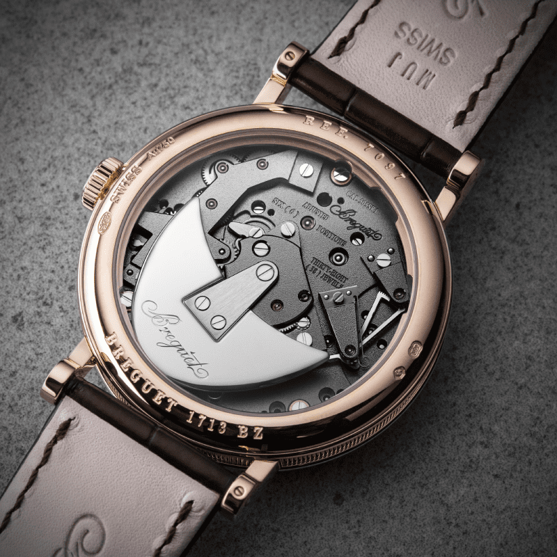 7097BR G1 9WU_life-style_caseback (1)