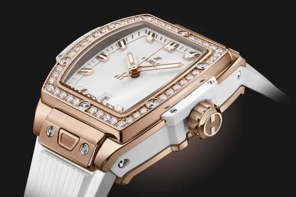 spirit of big bang king gold white diamonds 32 mm PR shot spirit of big bang king gold white diamonds 32 mm PR shot